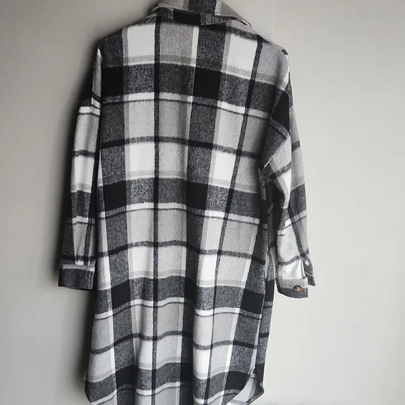 Stylish Black and White Plaid Shaket - Picture 5 of 5